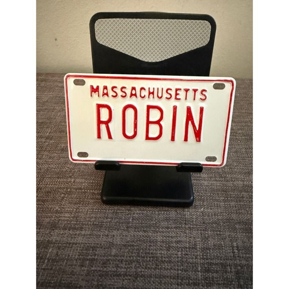 Vintage Massachusetts "Robin" Novelty Metal License Plate 4x2.25 inches
